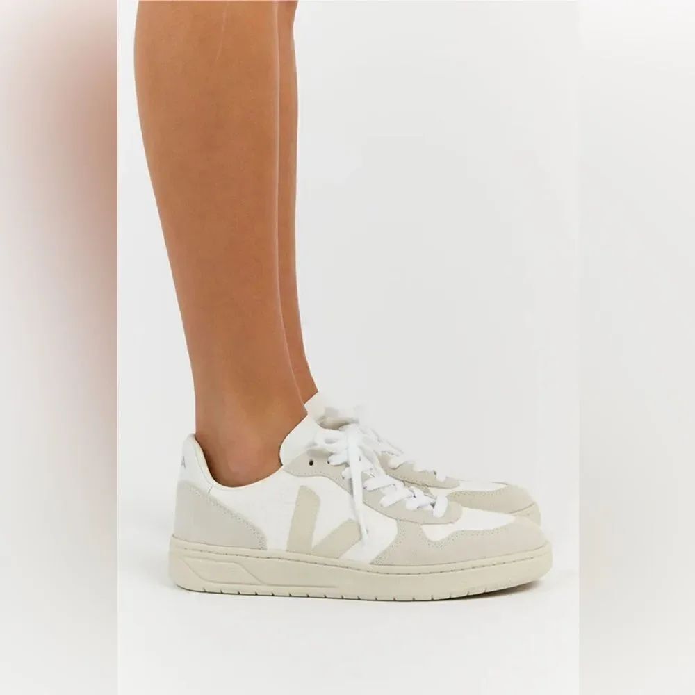 Veja V-10 B-MESH WHITE NATURAL PIERRE 37/6. New